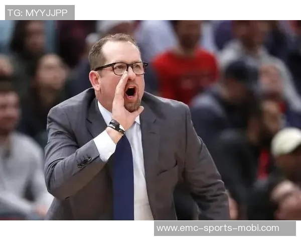 怒火中烧纳斯对球权判罚不满当场对裁判怒吼不止