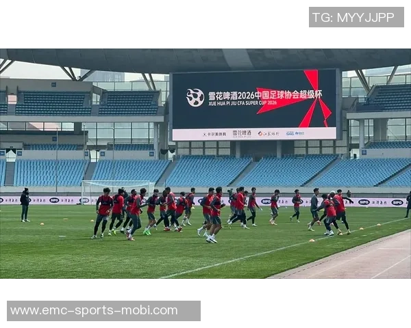 上海海港队昨晚重新集结开启为期三周的海外冬训拉练新征程